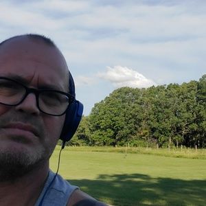 Meet your Posher, Dellis